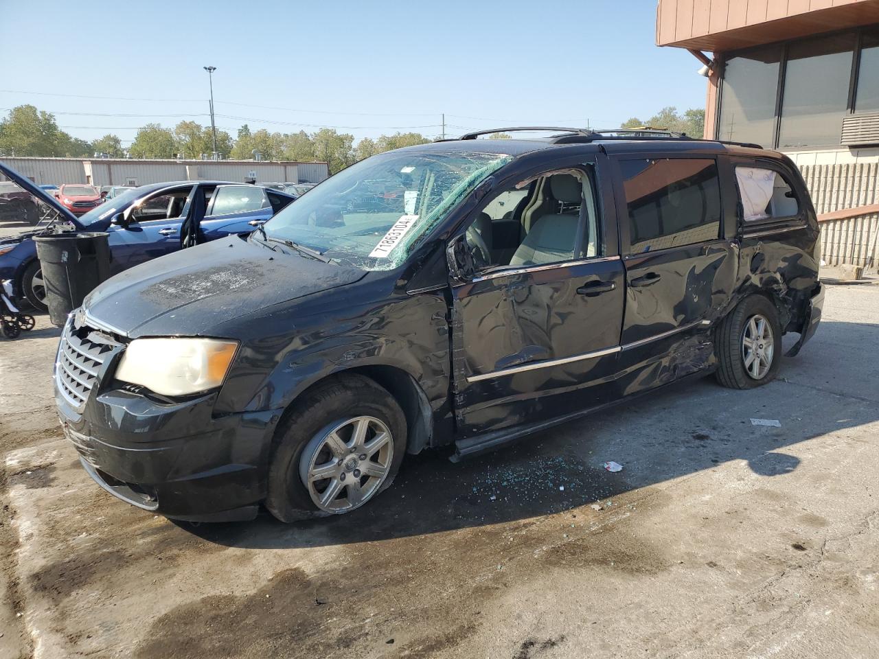 Lot #2855579065 2010 CHRYSLER TOWN & COU