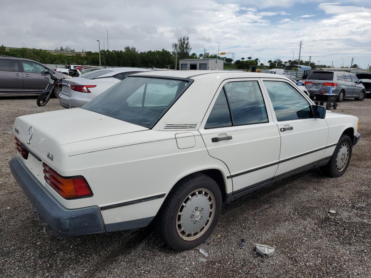 MERCEDES-BENZ 190 E 2.3 1985 white sedan 4d gas WDBDA24C6FF128472 photo #4