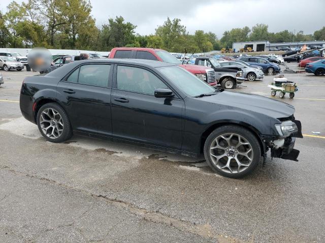 VIN 2C3CCABG8JH313996 2018 Chrysler 300, S no.4