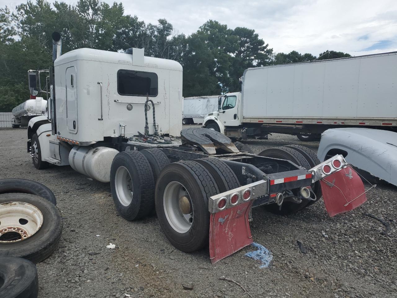 Lot #2909686226 2009 PETERBILT 386