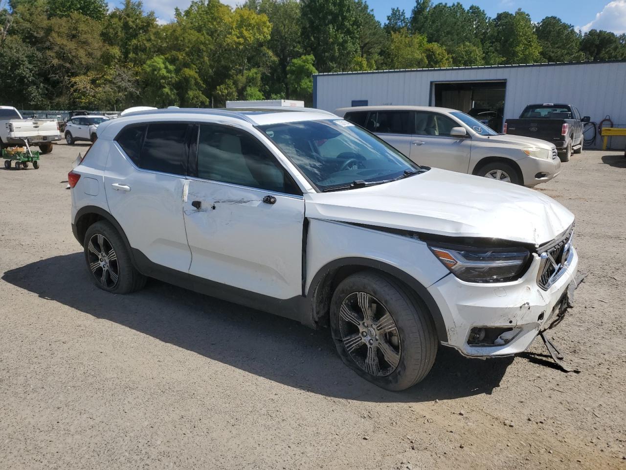 Lot #2962543735 2020 VOLVO XC40 T5 IN