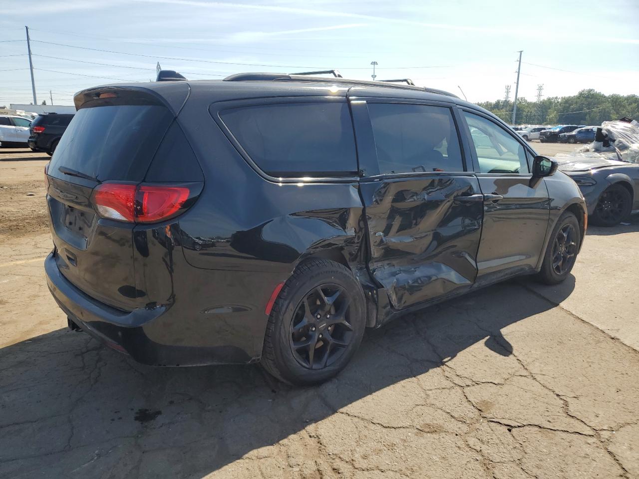 Lot #2940721406 2020 CHRYSLER PACIFICA T