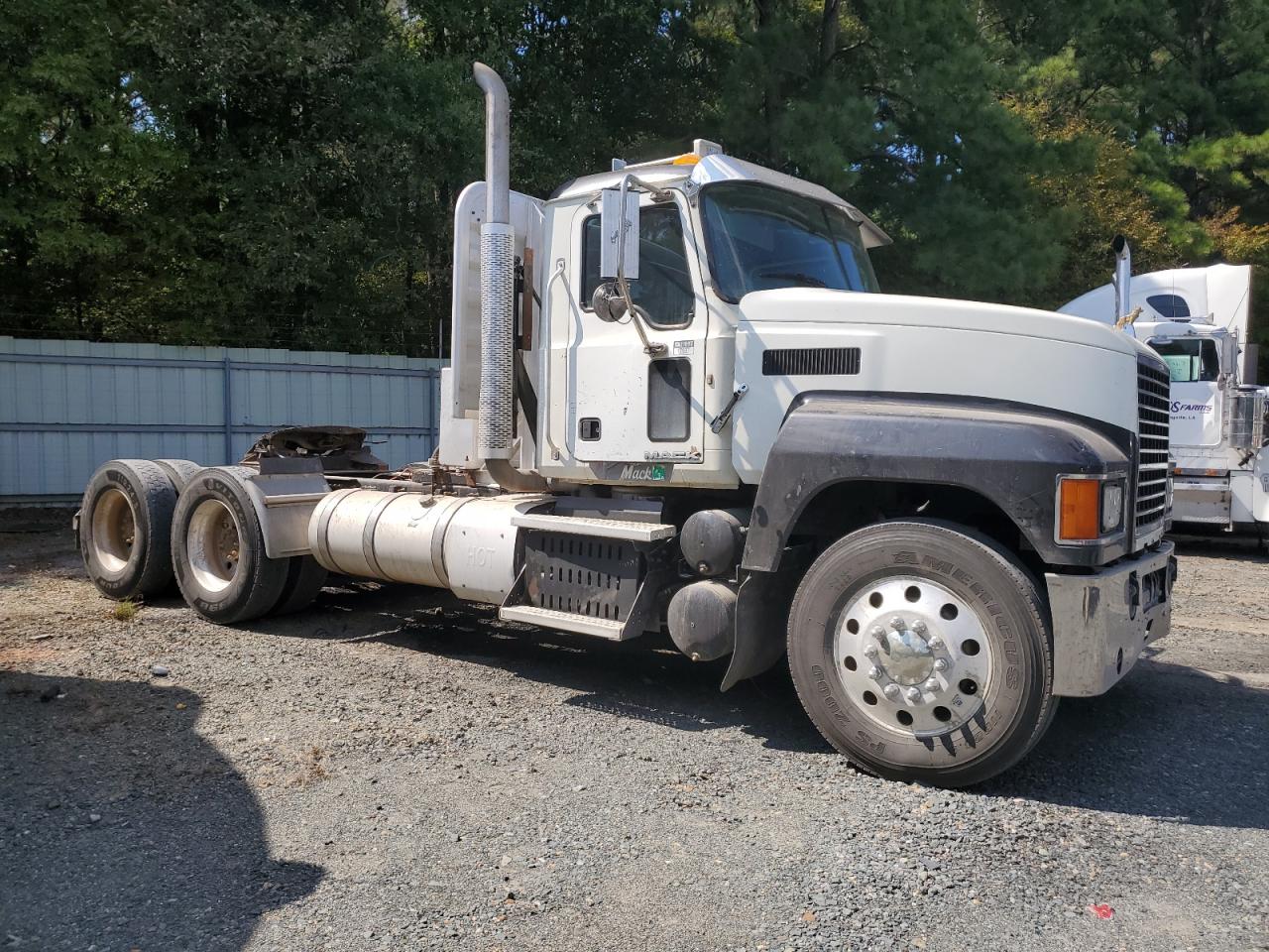 Lot #2855090825 2016 MACK 600 CHU600