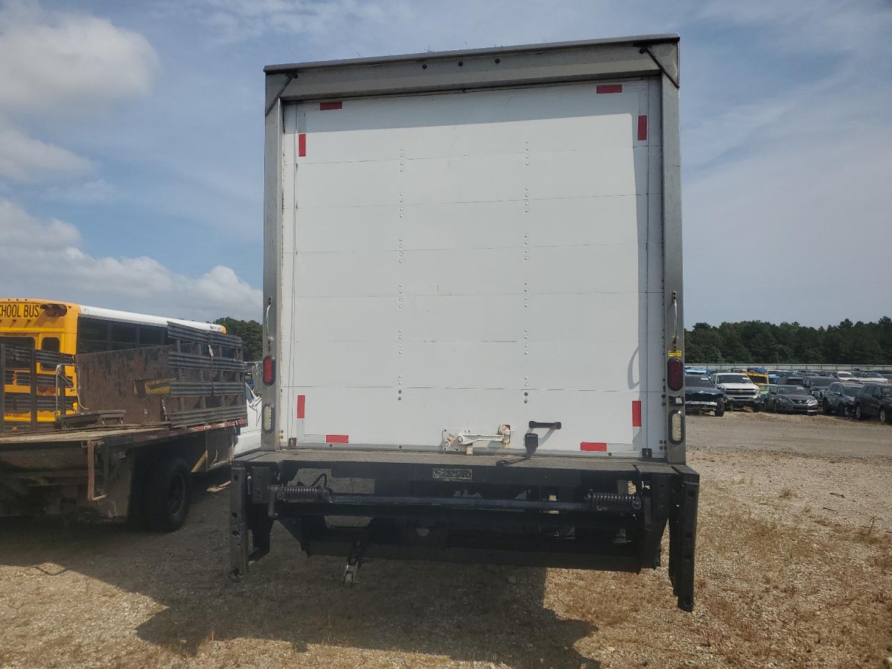 Lot #2843314624 2016 INTERNATIONAL 4000 4300