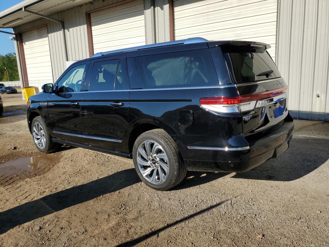 Lot #2893525612 2023 LINCOLN NAVIGATOR