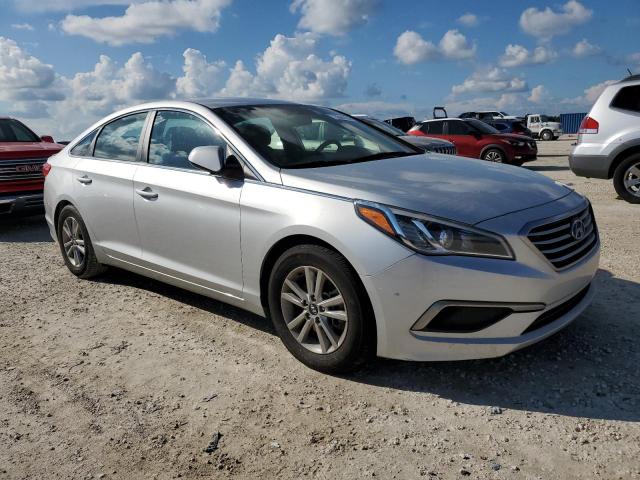 VIN 5NPE24AF6HH580881 2017 Hyundai Sonata, SE no.4