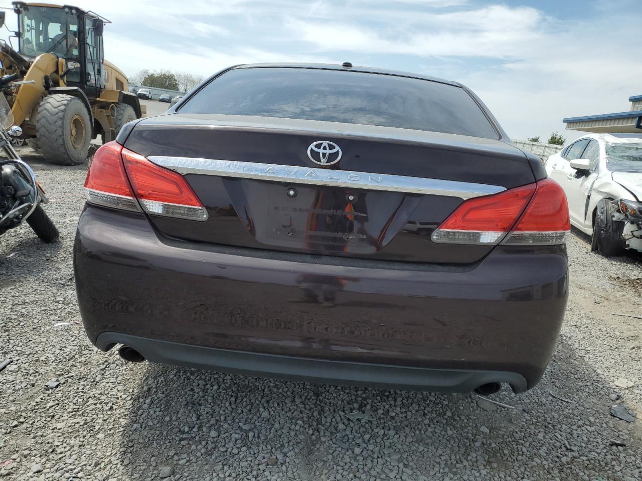 Lot #2819310202 2011 TOYOTA AVALON BAS