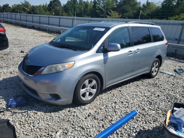 TOYOTA SIENNA LE