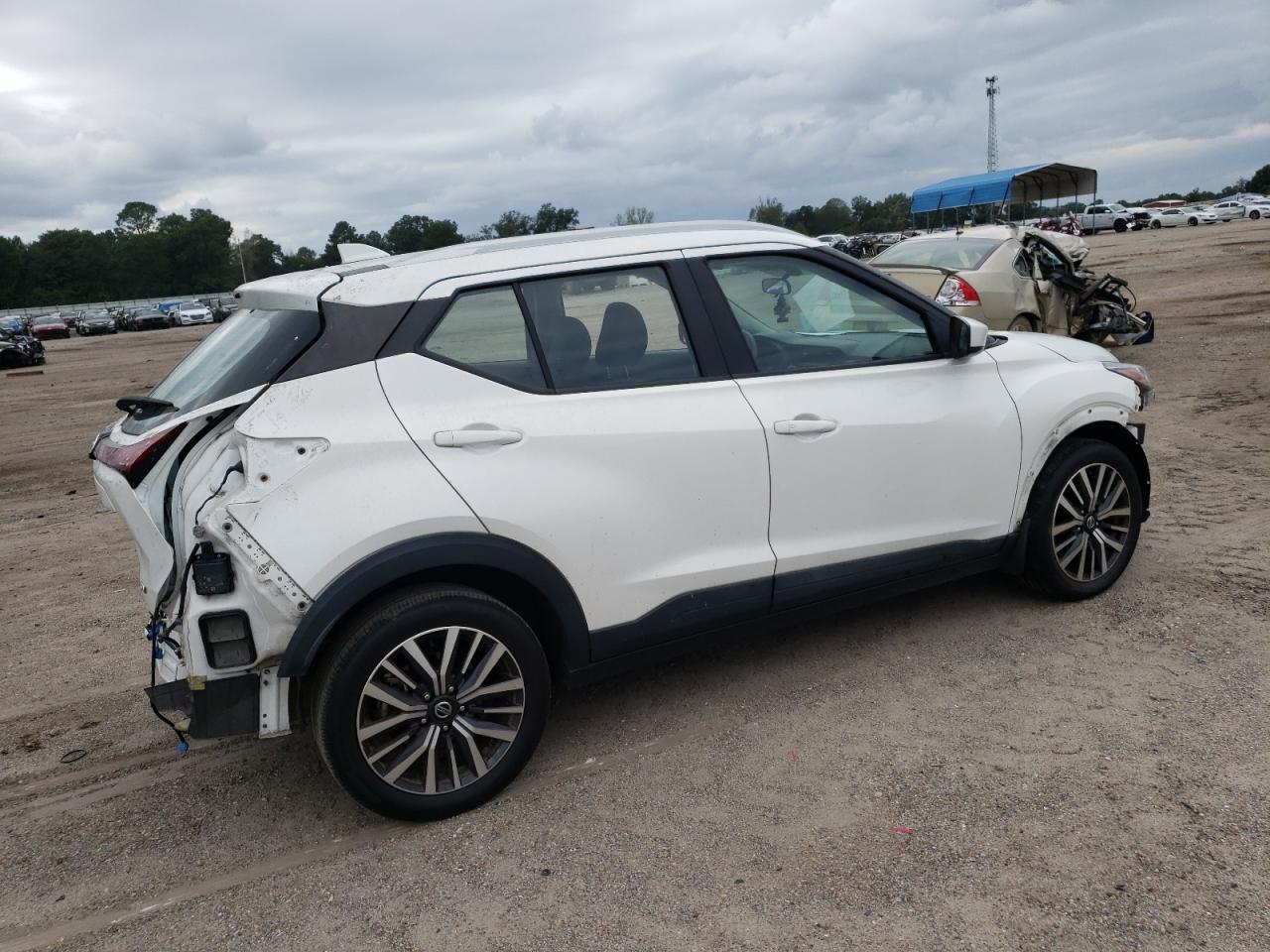 Lot #2955589683 2021 NISSAN KICKS SV