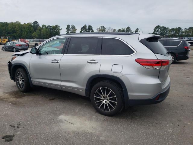 VIN 5TDJZRFH9HS455806 2017 Toyota Highlander, SE no.2