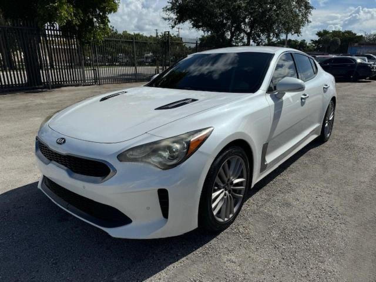 KIA STINGER 2018 white  gas KNAE15LAXJ6032888 photo #1