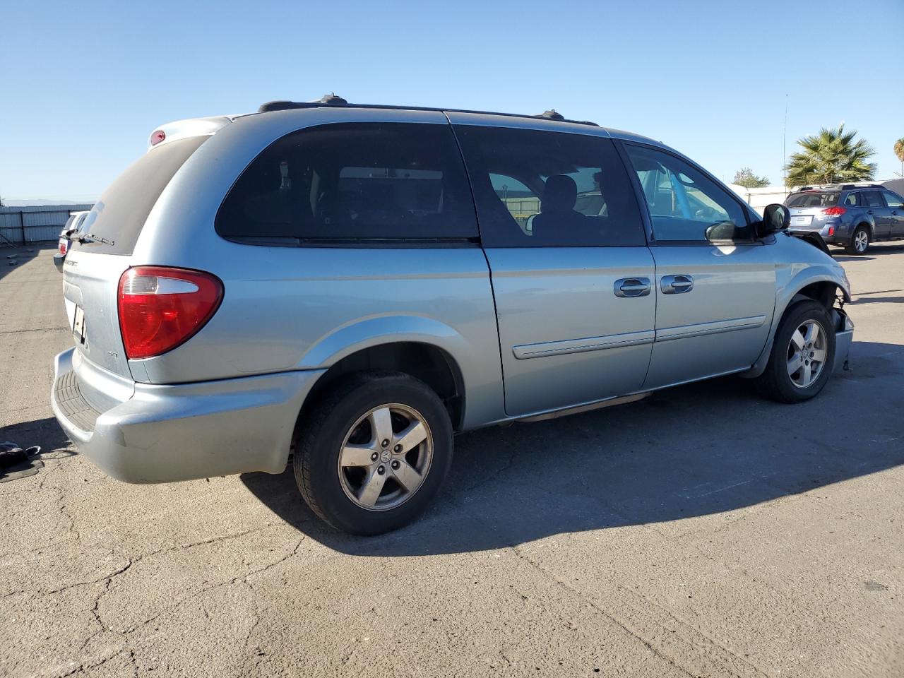 Lot #3029325728 2005 DODGE GRAND CARA