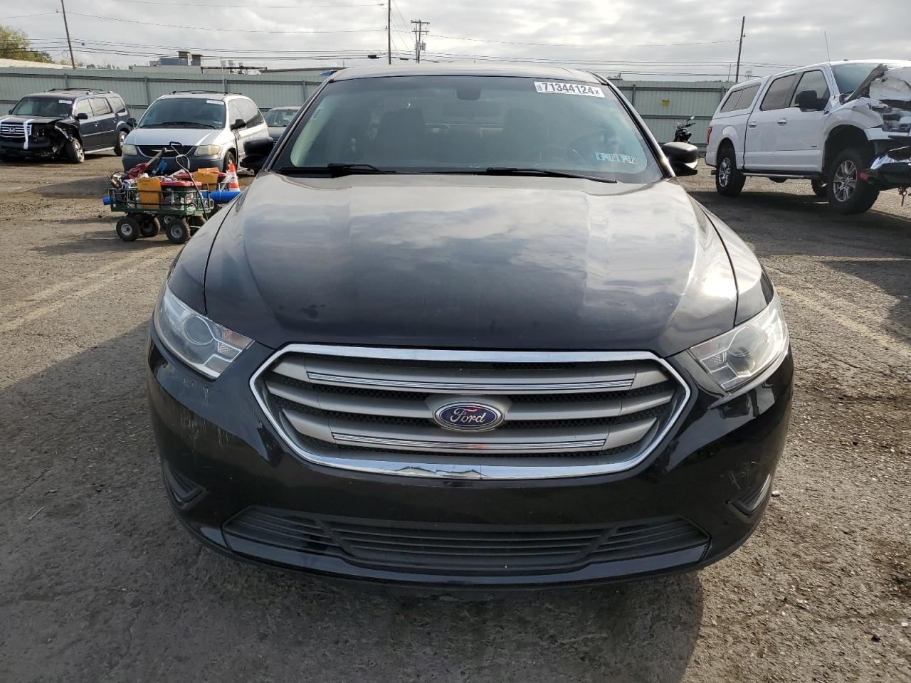 Lot #2994093261 2018 FORD TAURUS SE