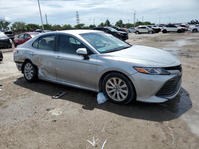 VIN 4T1B11HK0JU106973 2018 Toyota Camry, L no.4