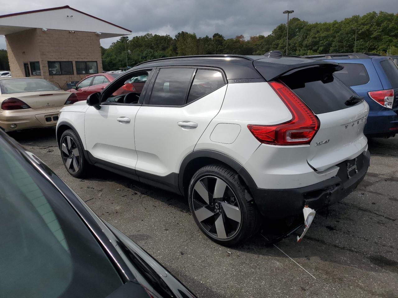 Lot #2972448455 2024 VOLVO XC40 RECHA