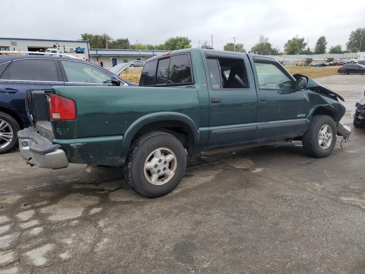 CHEVROLET S TRUCK S1 2002 green crew pic gas 1GCDT13W92K192573 photo #4