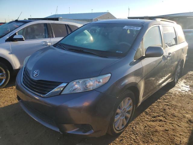 Toyota SIENNA LE