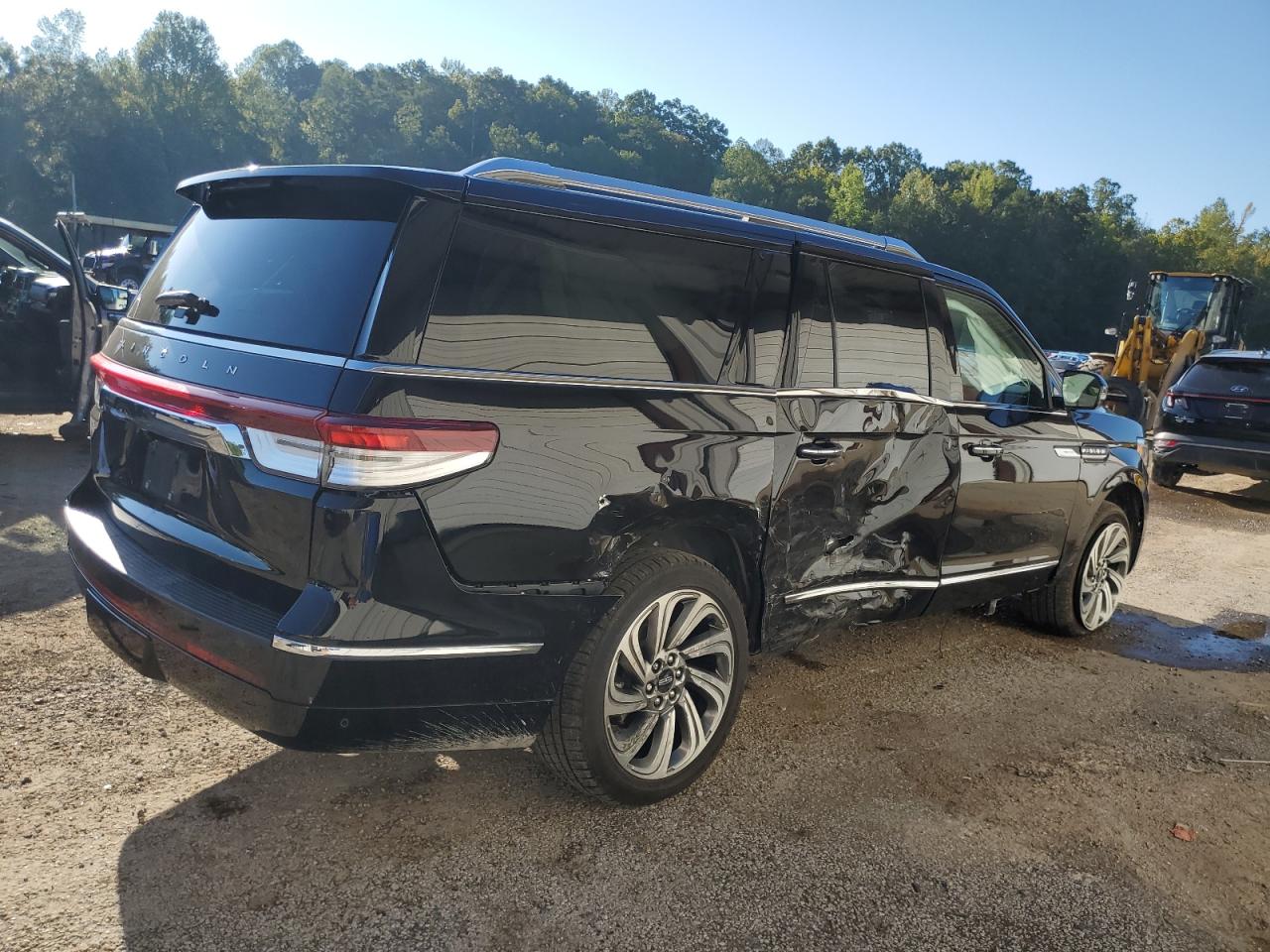 Lot #2893525612 2023 LINCOLN NAVIGATOR