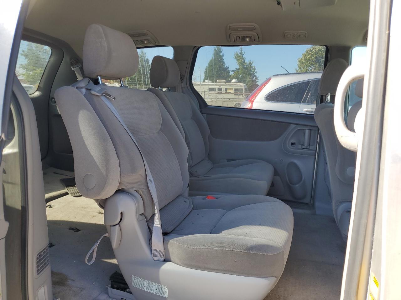 2005 Toyota SIENNA CE