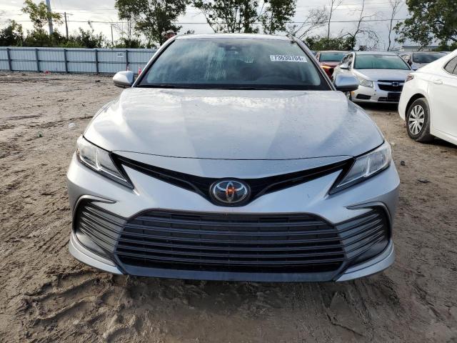 VIN 4T1C11AKXNU668755 2022 Toyota Camry, LE no.5