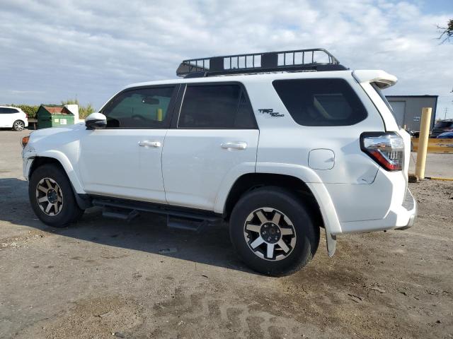 2019 TOYOTA 4RUNNER SR - JTEBU5JR9K5731597