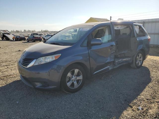 VIN 5TDKK3DCXGS763224 2016 Toyota Sienna, LE no.1