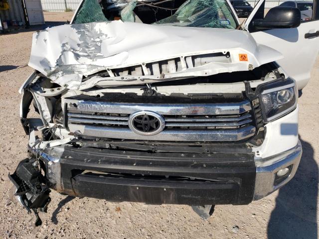 VIN 5TFDW5F11HX613471 2017 Toyota Tundra, Crewmax Sr5 no.11