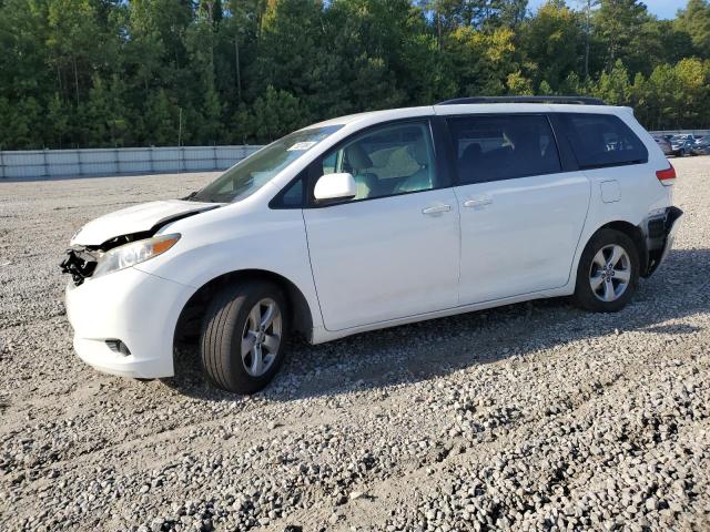 Toyota SIENNA LE