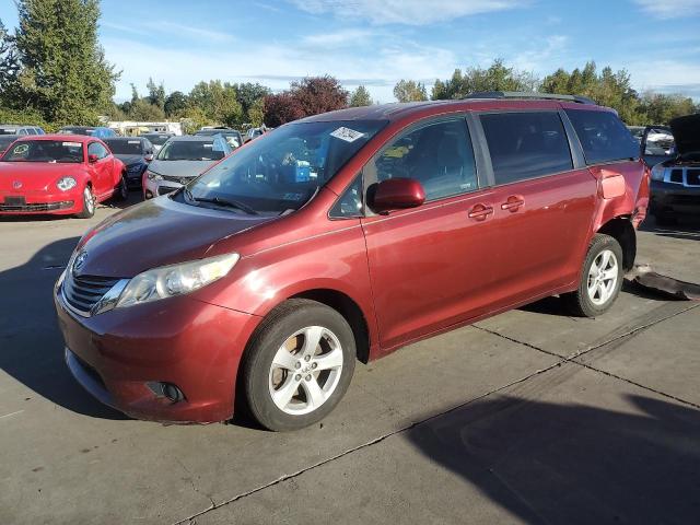 Toyota SIENNA LE