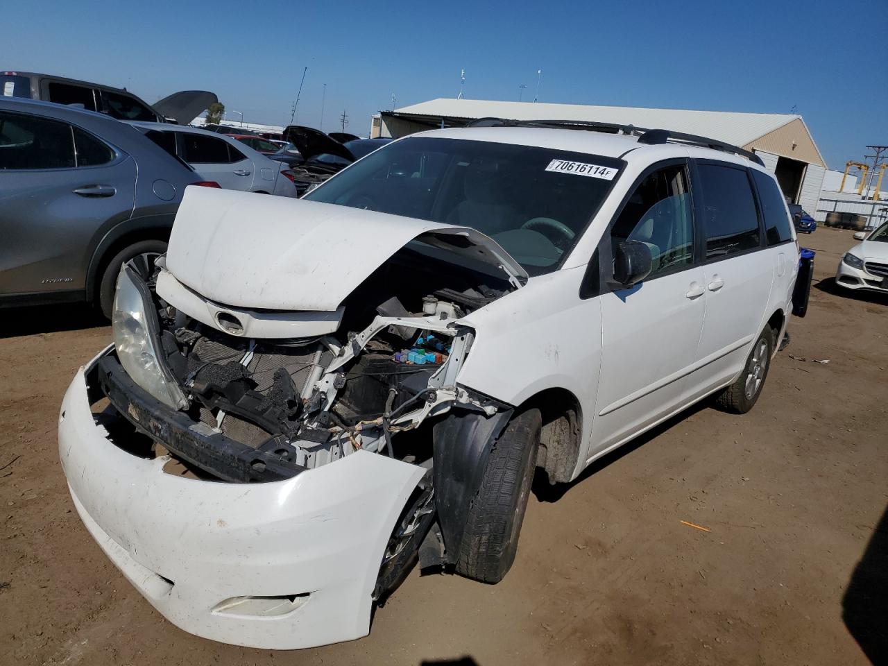  Salvage Toyota Sienna