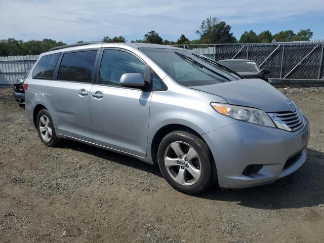 VIN 5TDKK3DC1GS750782 2016 Toyota Sienna, LE no.4