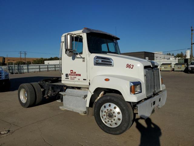 WESTERN STAR/AUTO CAR CONVENTION 2015 white tractor diesel 5KJBAUDV3FLGM9369 photo #1