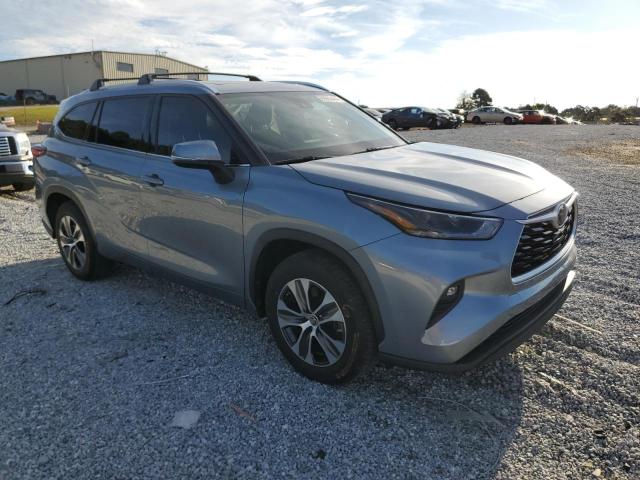 VIN 5TDGZRAH6MS049607 2021 Toyota Highlander, Xle no.4