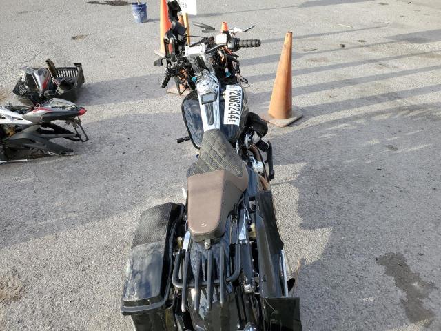 2011 HARLEY-DAVIDSON FLHX - 1HD1KB415BB616019