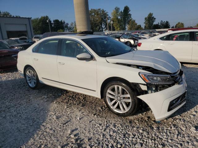 2017 VOLKSWAGEN PASSAT SEL - 1VWCT7A32HC015659