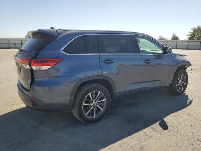 VIN 5TDKZRFH2JS244747 2018 Toyota Highlander, SE no.3