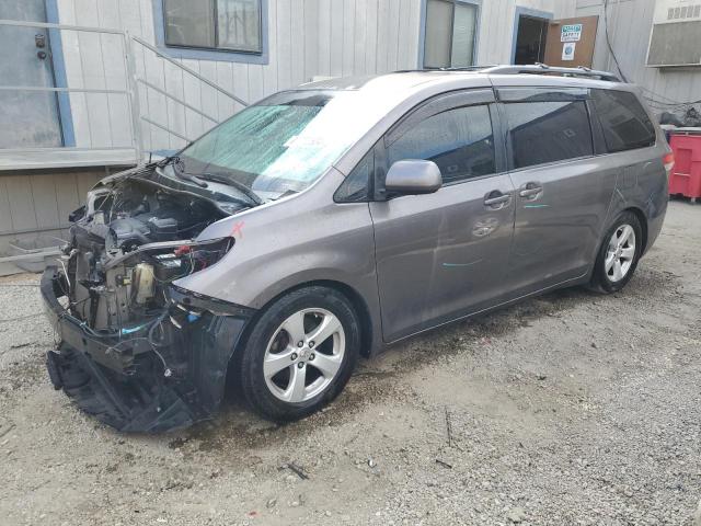 2011 TOYOTA SIENNA LE 2011