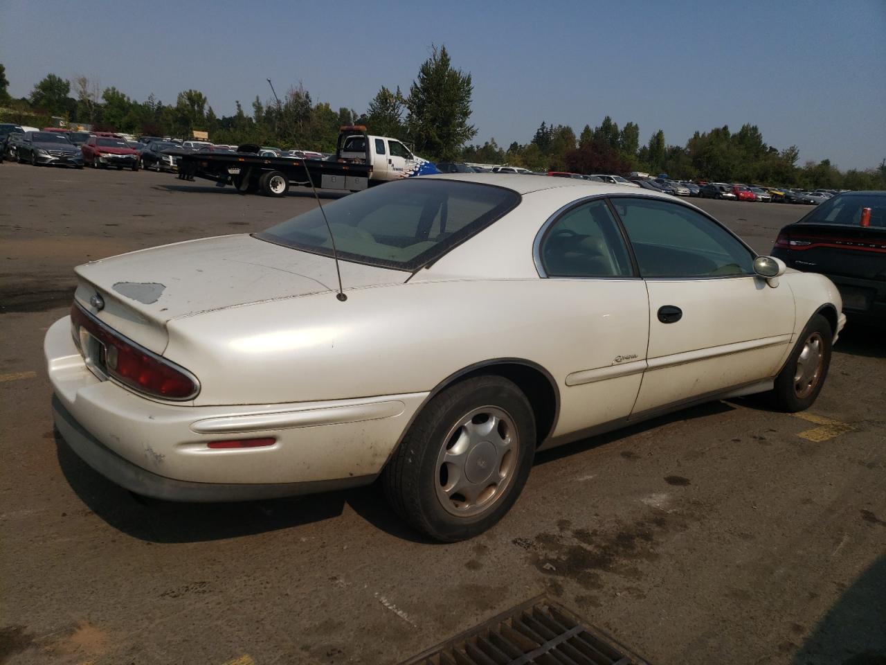 BUICK RIVIERA 1997 white  gas 1G4GD2219V4711583 photo #4