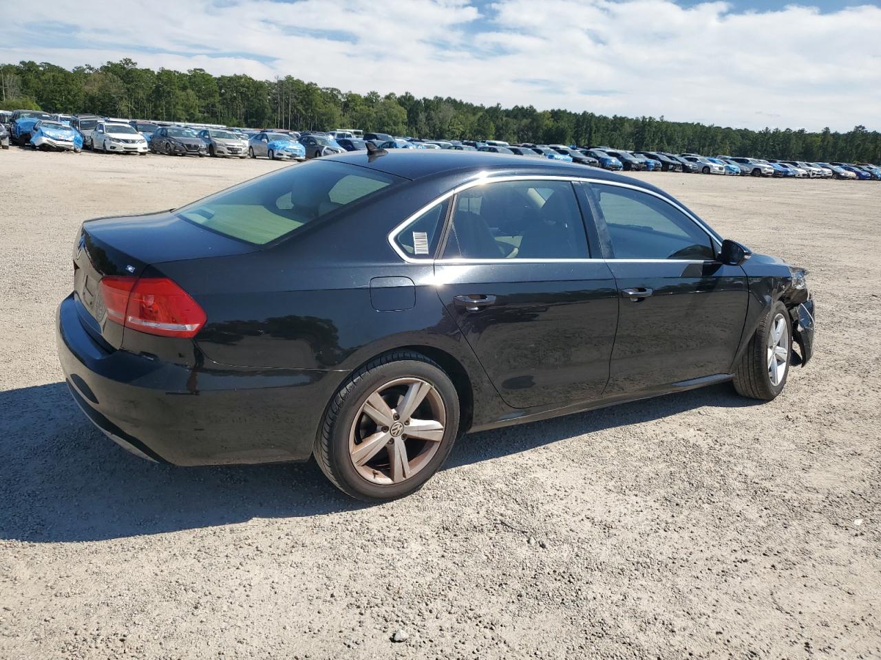 Lot #2890983613 2012 VOLKSWAGEN PASSAT SE