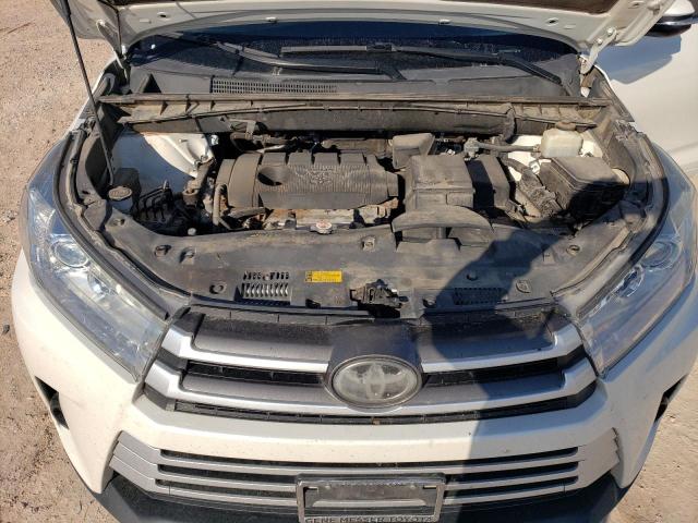 VIN 5TDZARFH6JS037753 2018 Toyota Highlander, LE no.12