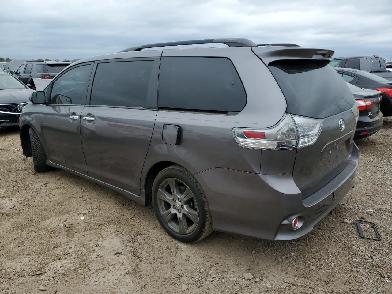 Lot #2974509439 2017 TOYOTA SIENNA SE