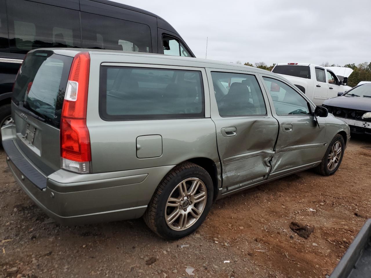 Lot #2955306601 2006 VOLVO V70