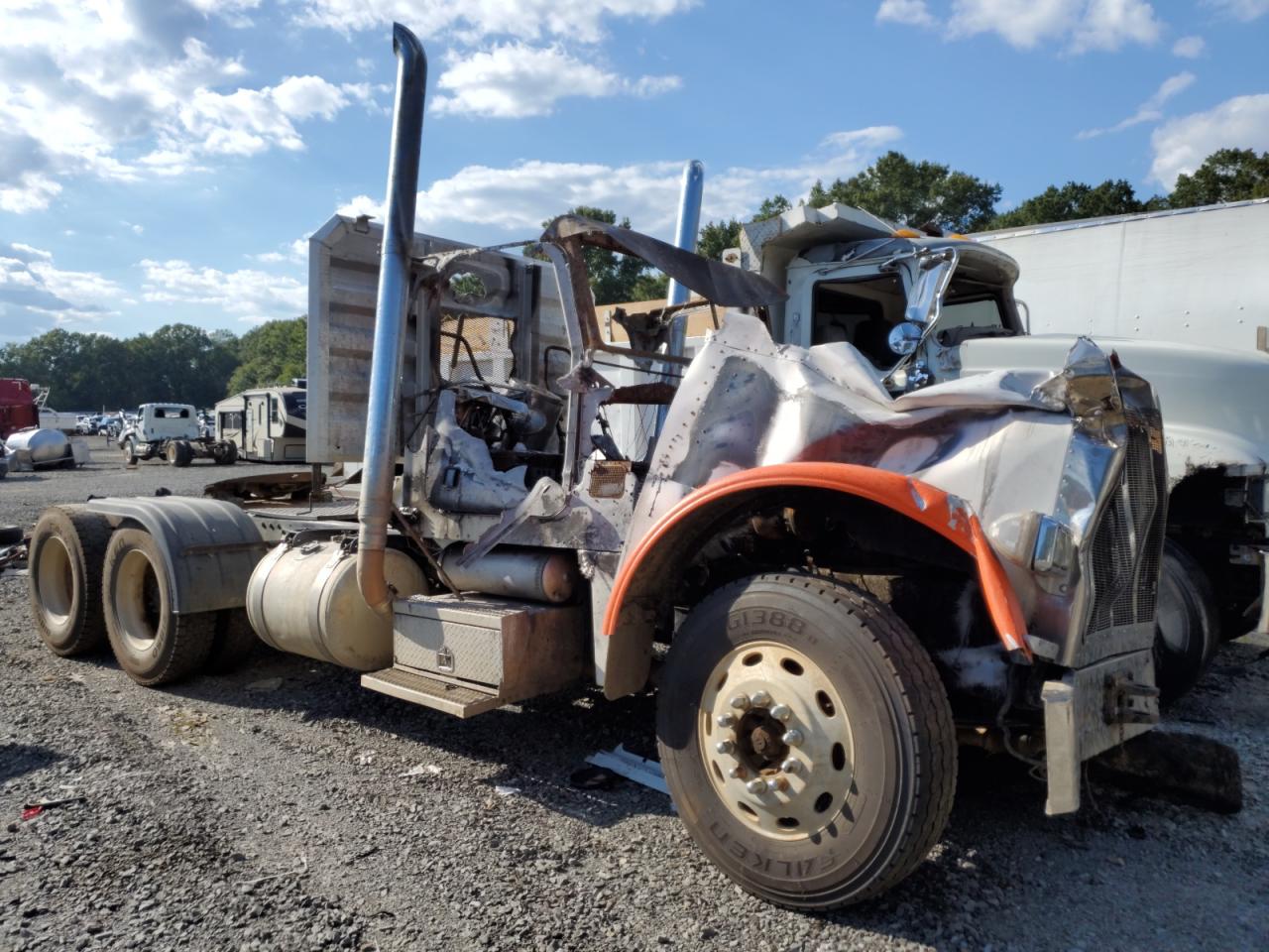  Salvage Peterbilt 379