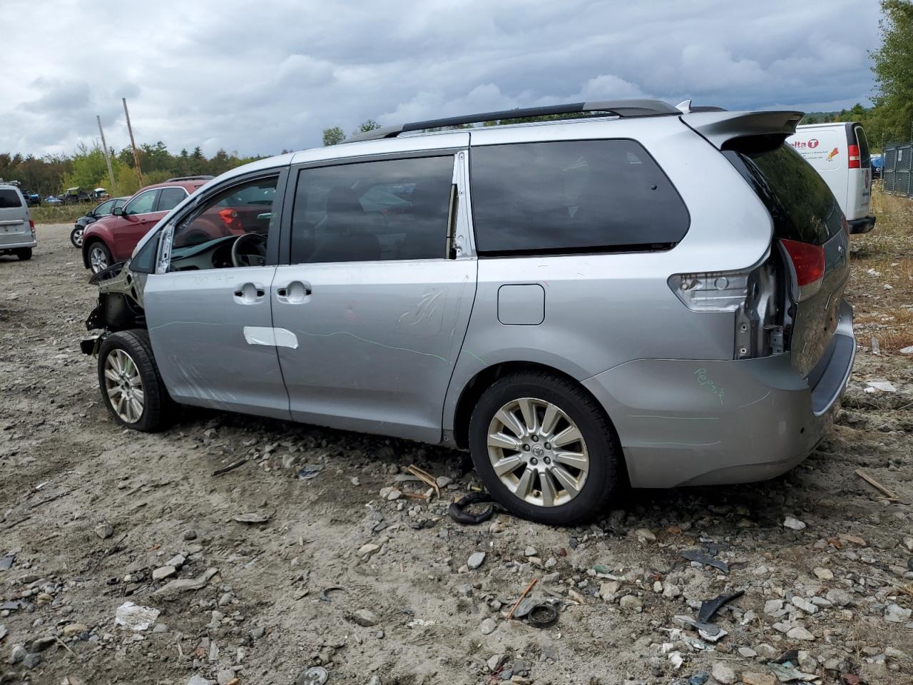 Lot #2862436014 2012 TOYOTA SIENNA XLE