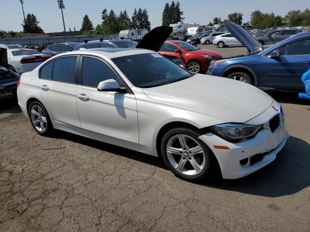 VIN WBA3C3G53FNT52280 2015 BMW 3 Series, 320 I Xdrive no.4