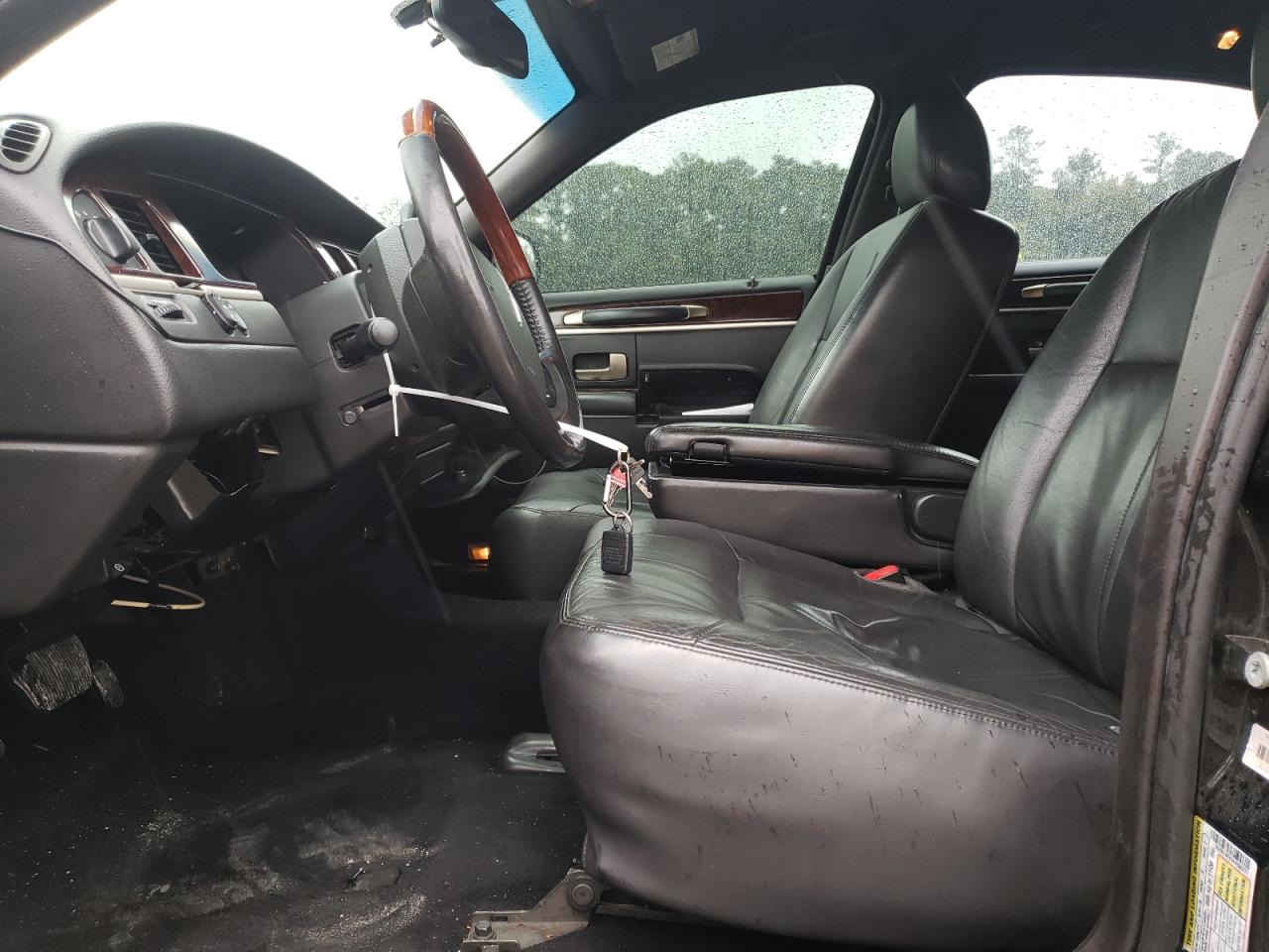 LINCOLN TOWN CAR SIGNATURE LIMITED