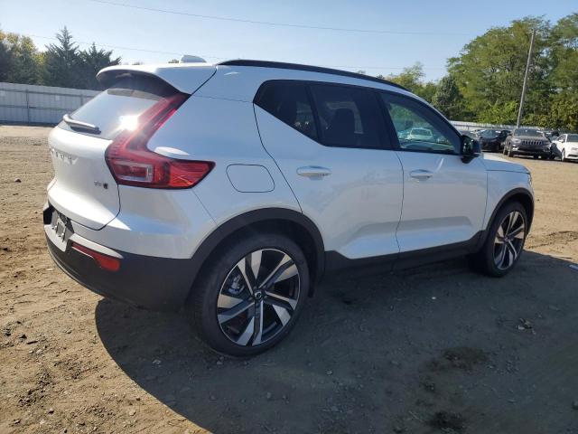 VOLVO XC40 P8 RE 2025 white  gas YV4L12UC7S2458391 photo #4