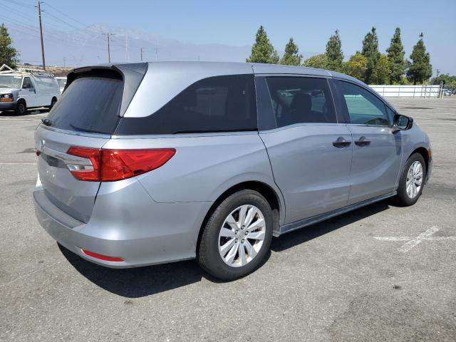 VIN 5FNRL6H2XJB083608 2018 Honda Odyssey, LX no.3