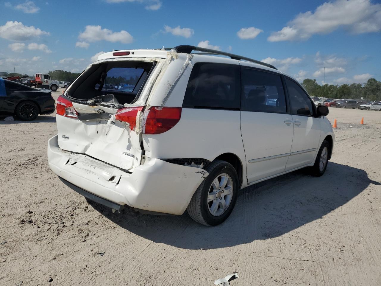 Lot #2902832895 2004 TOYOTA SIENNA CE