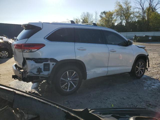 VIN 5TDJZRFH6JS523808 2018 Toyota Highlander, SE no.3